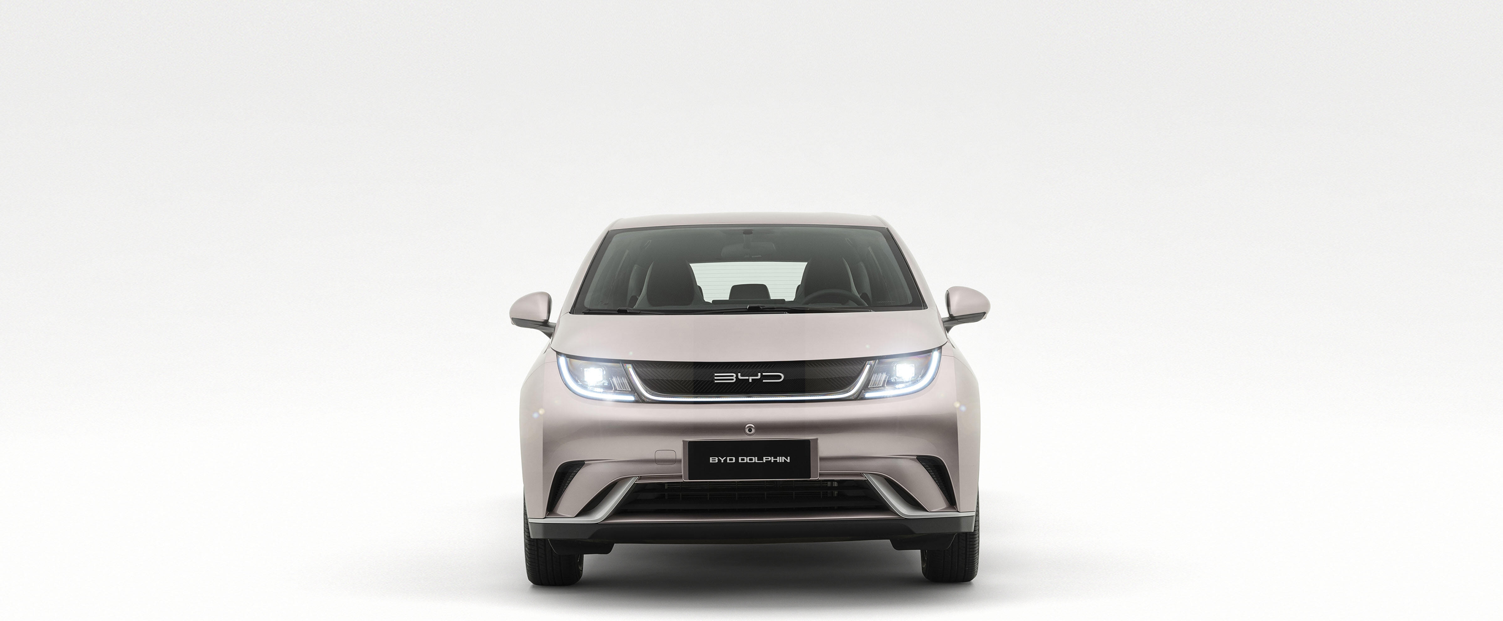Assinatura de luz frontal do BYD Dolphin